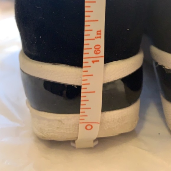 Black Suede Kenneth Cole Reaction Loafer/Sneaker. - Picture 4 of 6